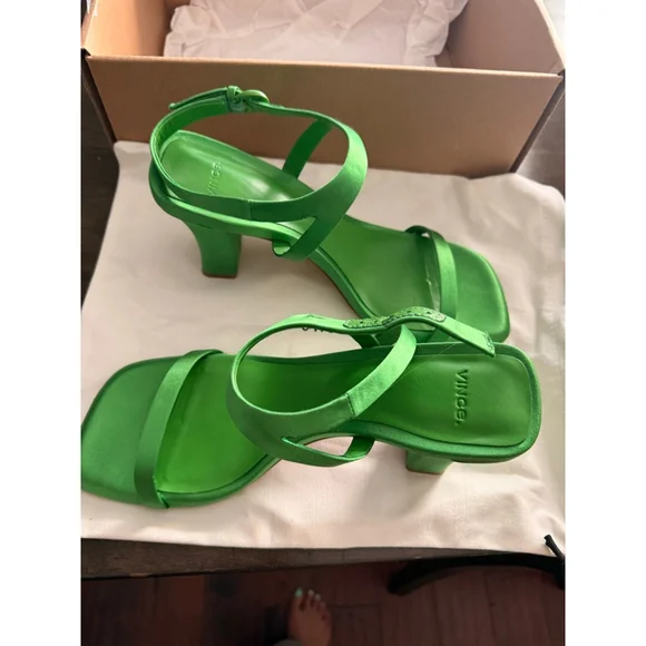 Women's Vince Green Luella-2 Satin Block Heel Sandals Size 9 - Picture 8 of 10